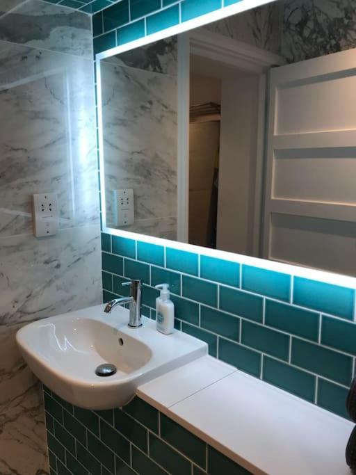Stylish Notting Hill Air Conditioned Studio Лондон Экстерьер фото